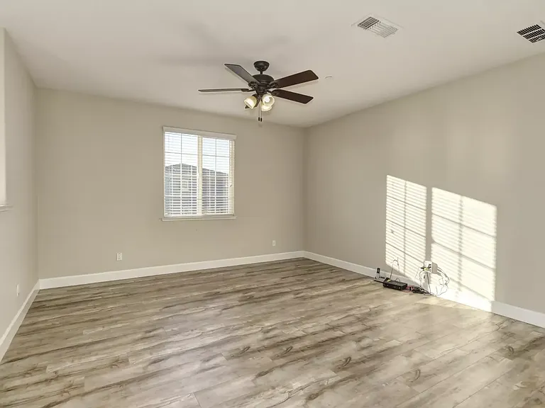 5654 Saratoga Cir — Photo 13