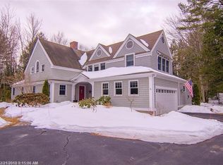 16 Woodlands Dr, Falmouth, ME 04105