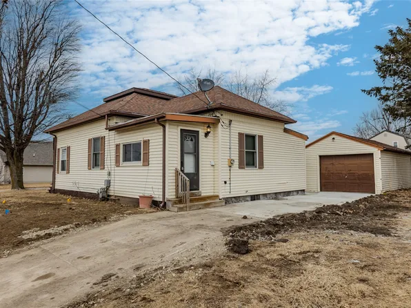 724 E 4th St S, Newton, IA 50208