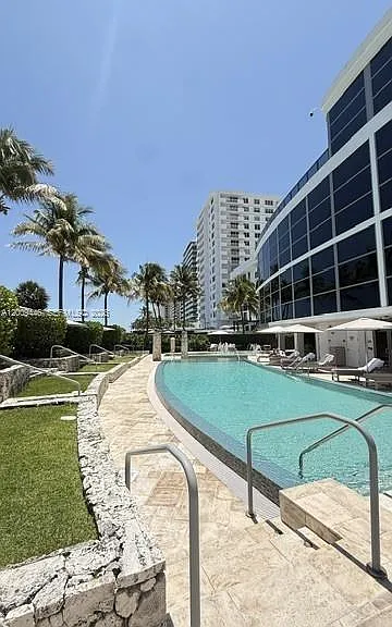 5875 Collins Ave #708 — Photo 18