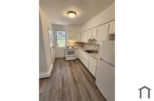451 W Liberty St Photo 1