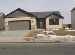 6122 Hillsboro Dr NW, Rochester, MN 55901