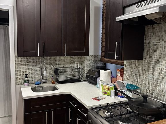 4th image of 526 E 11th St APT 7