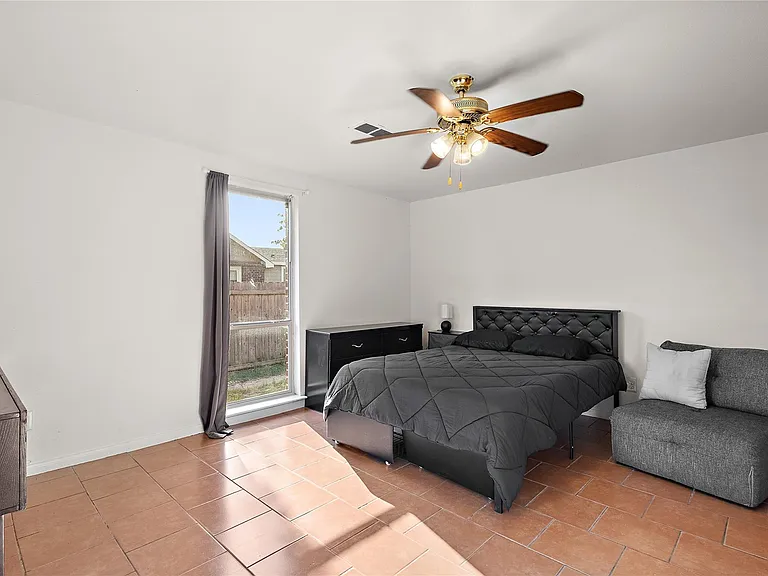 225 Palmyra St — Photo 9