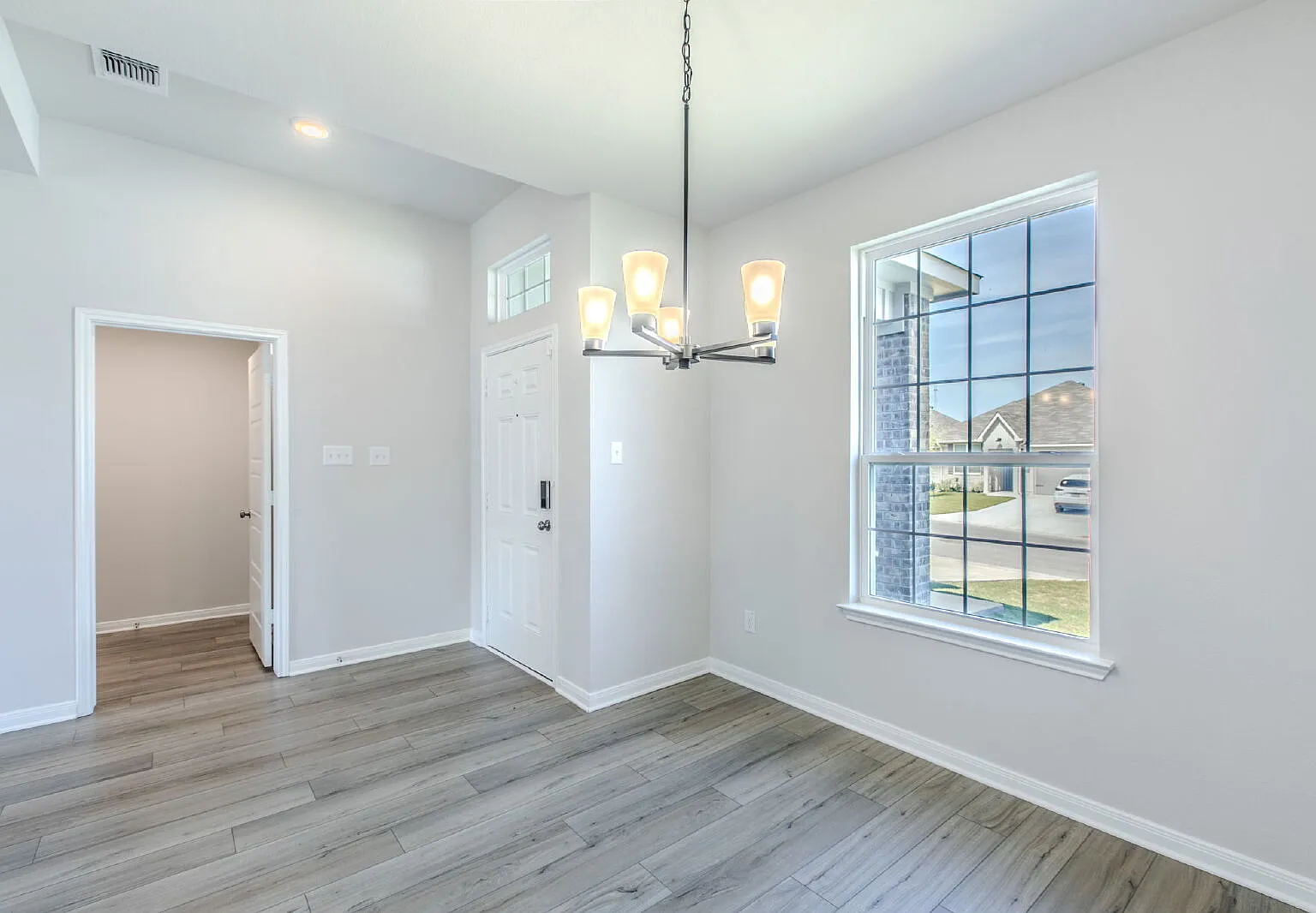 3 bed, 2.0 bath, 1550 sqft, $1,925 — Photo 2