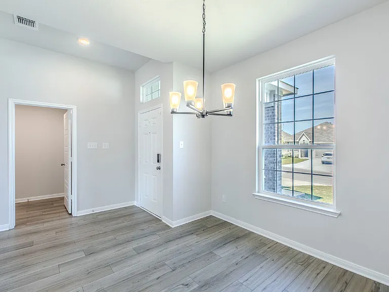 113 University Ave — Photo 2