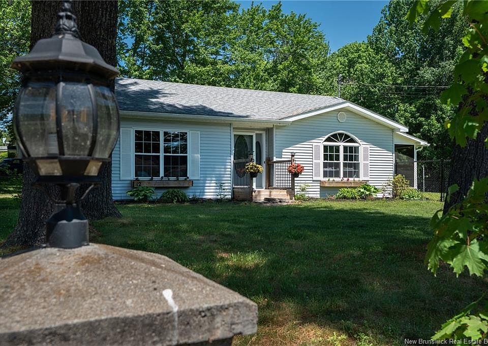 1st image of 12 Linfield Ln