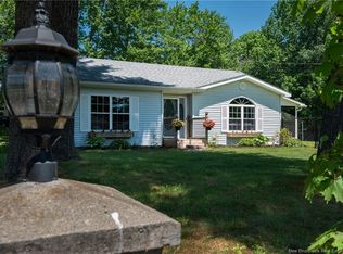 12 Linfield Ln, Hanwell, NB E3C 1M7