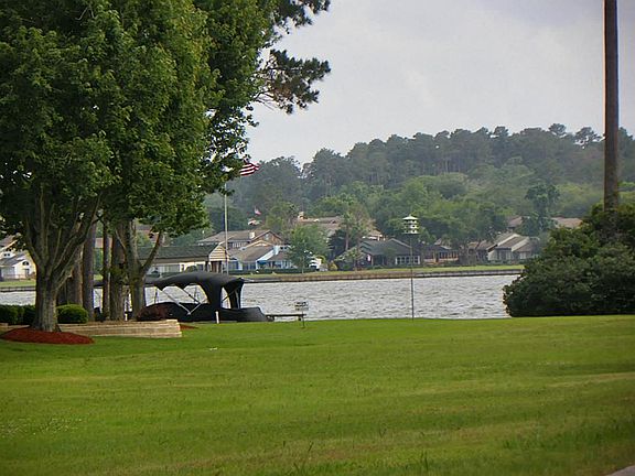 2nd image of 2802 Lake Forest Dr