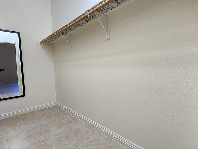 9709 Hawk Cliff Ave — Photo 20