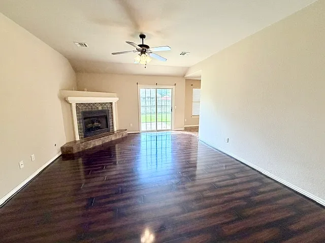 3 bed, 1356 sqft, $1,795 — Photo 3