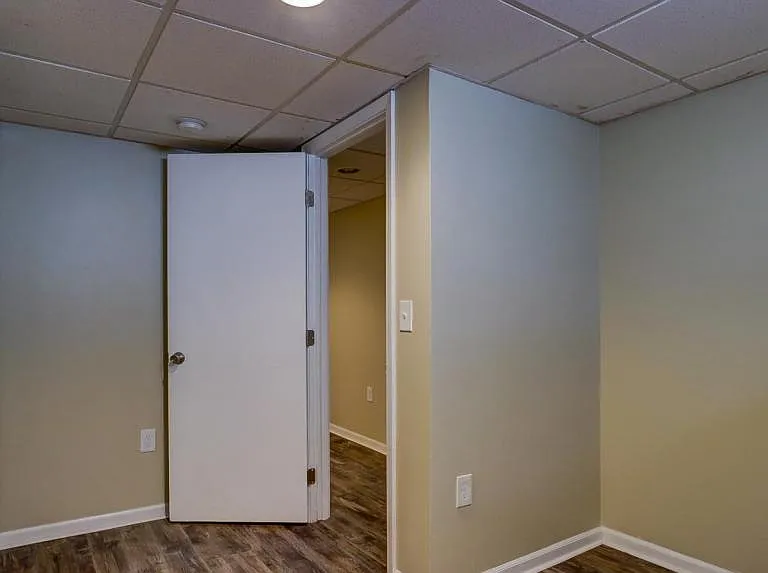 28458 Rosslyn Ave — Photo 19