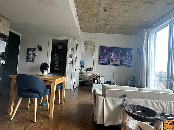 4th image of 740 E 21st St #6E