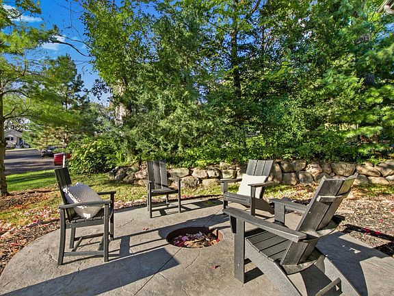 5th image of 4672 Walnut St