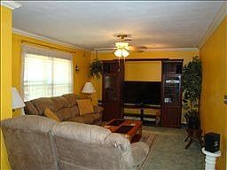 2nd image of 2505 Meadow Ln