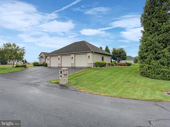 4th image of 3512 Fox Hill Dr