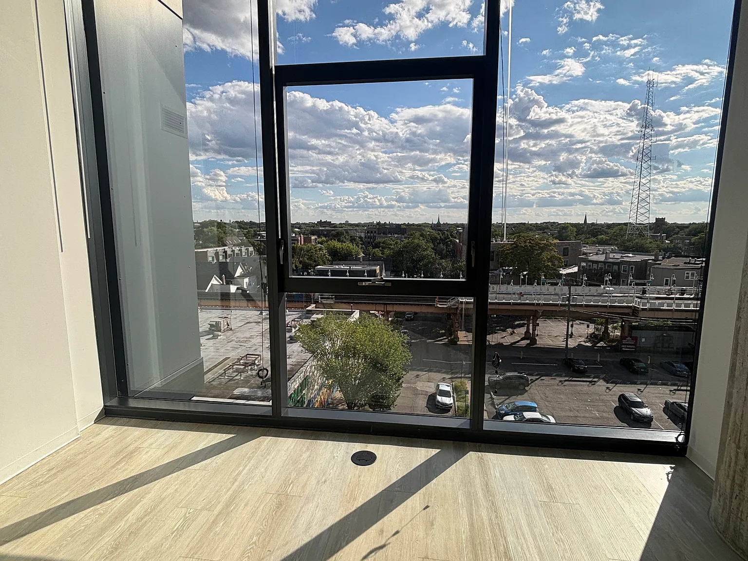 1 bed, 650 sqft, $2,425 — Photo 1