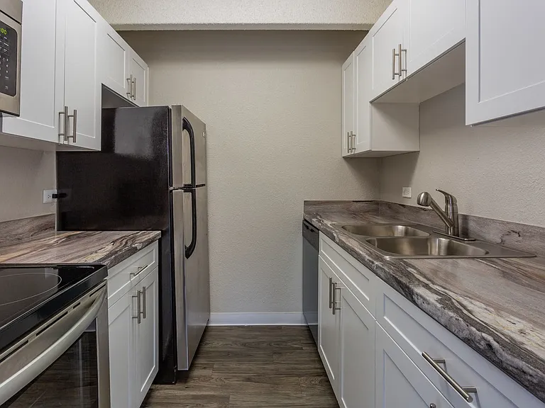 Monaco Lakes Apt — Photo 12