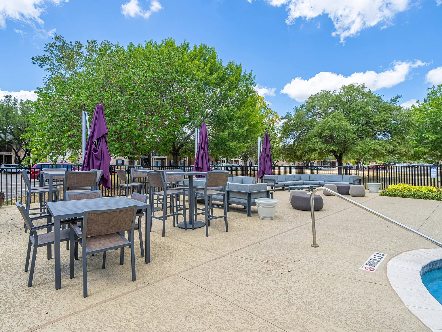 River Oaks Villas Apartments — Photo 4