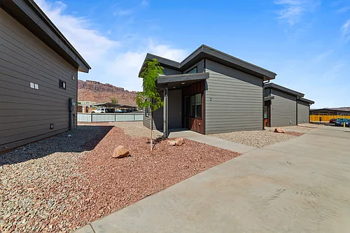 2158 E Bonnies Way Photo 1