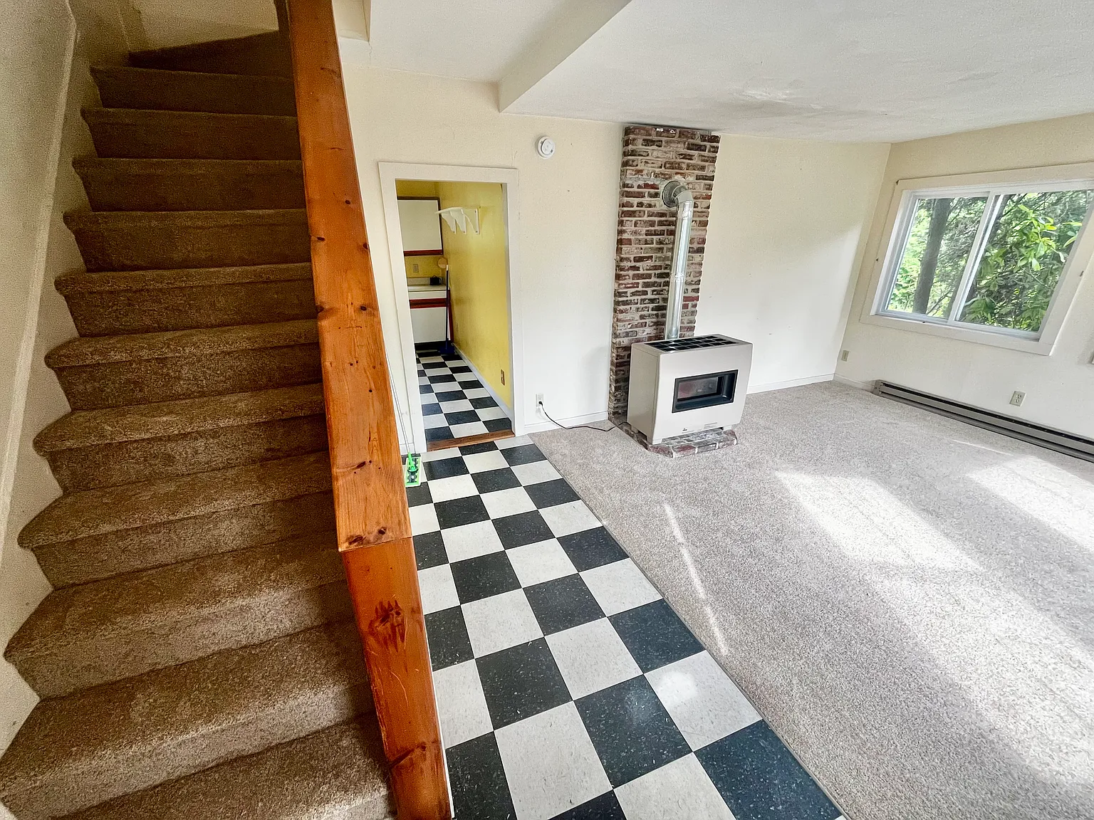 2 bed, 750 sqft, $2,200 — Photo 2
