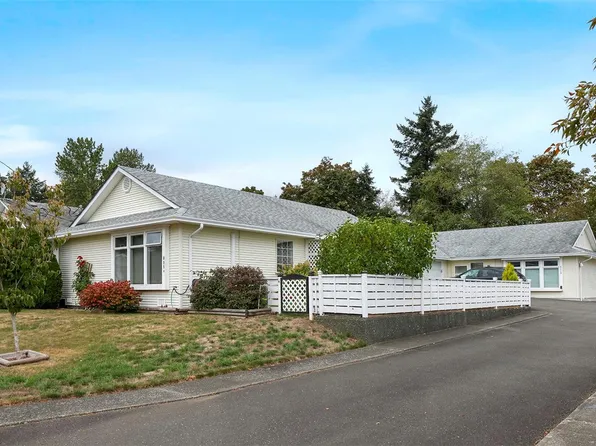 811 Park Pl #A, Courtenay, BC V9N 8N1