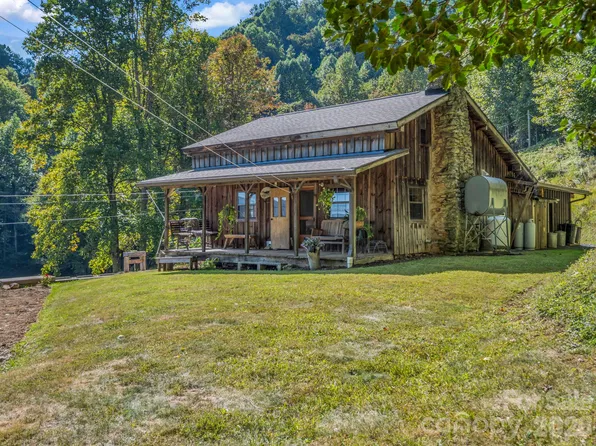765 Hawk Ridge Ln, Marshall, NC 28753