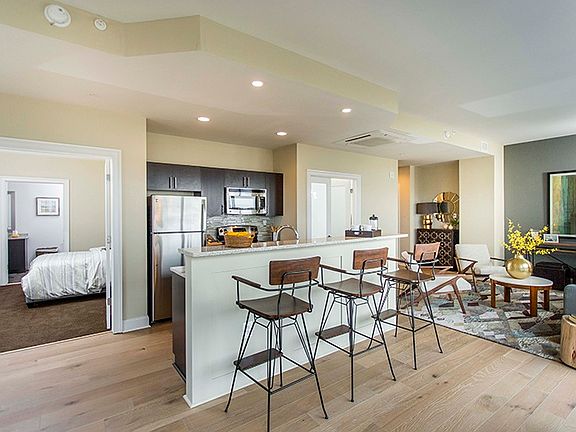 4th image of 248 N Columbus Blvd #1117