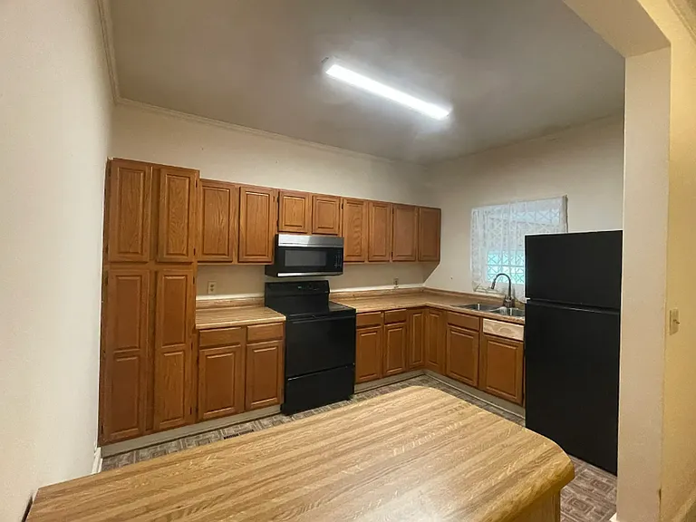 46 E Calhoun St — Photo 4