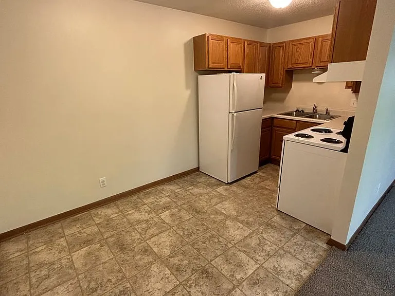 335 Iowa Ave — Photo 2
