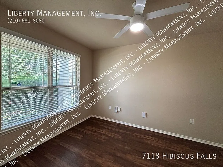 7118 Hibiscus Fls — Photo 3