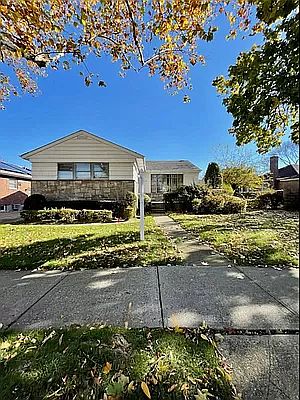 5th image of 71-27 172nd St