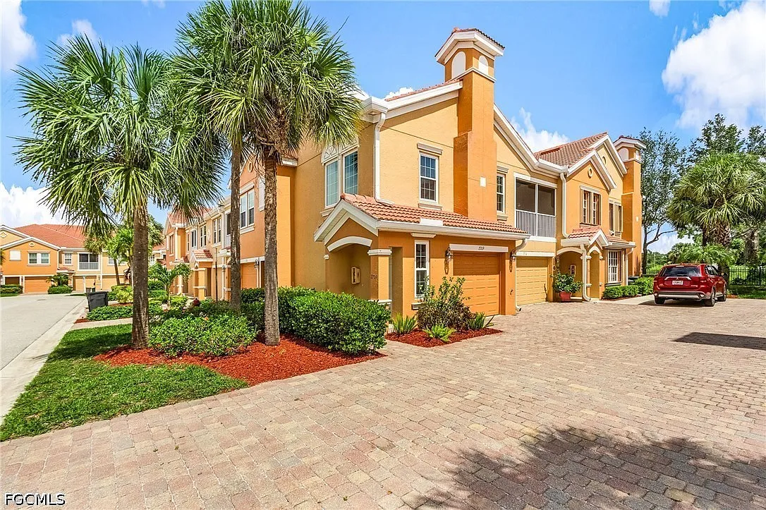 2 bed, 2.0 bath, 1190 sqft, $2,100 — Photo 1
