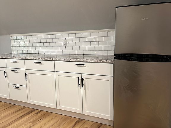 4th image of 704 Arthur St #2