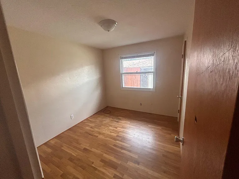 549 Eastwood Dr — Photo 8