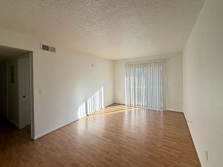 1114 S Pine Ridge Cir #D1 — Photo 1