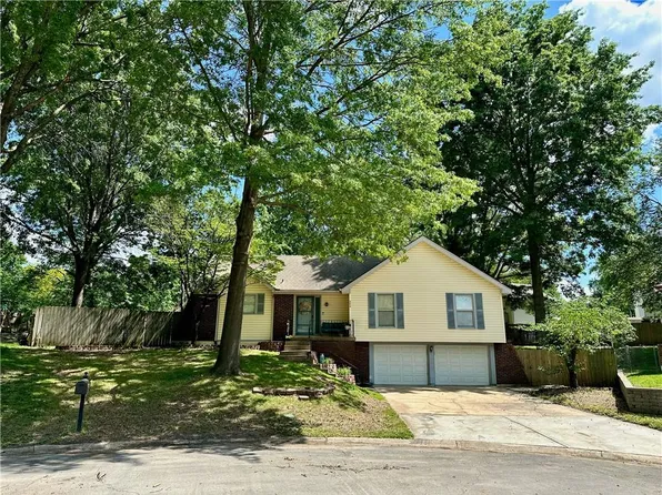 504 NW Brett Cir, Blue Springs, MO 64014