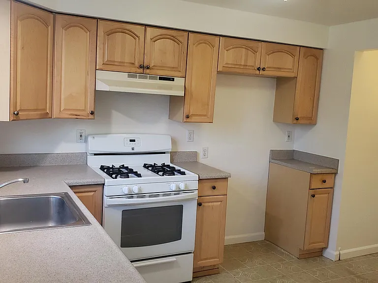 1482 Ash St — Photo 8