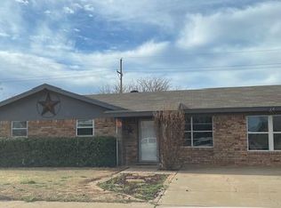 811 9th St, Wolfforth, TX 79382