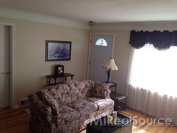 3rd image of 556 Gargantua Ave