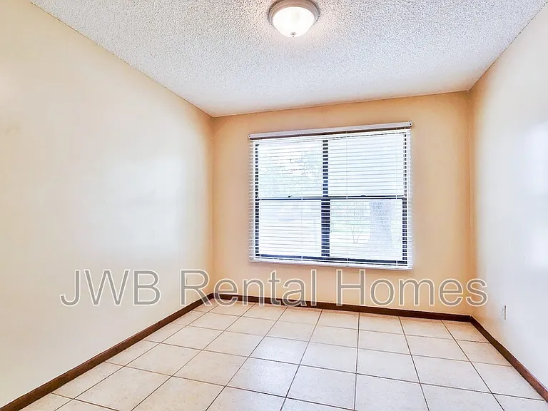 4863 Latimer Rd S — Photo 10