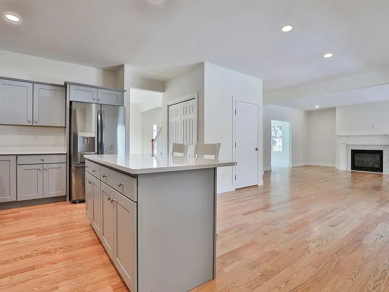 22 Reeds Ferry Way — Photo 15