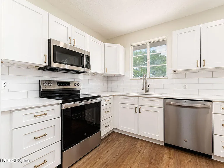 2247 Riverside Ave #6 — Photo 5