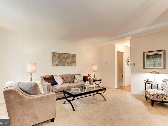 2nd image of 4547 King Edward Ct