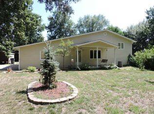 6211 Yucca Rd, Hutchinson, KS 67502