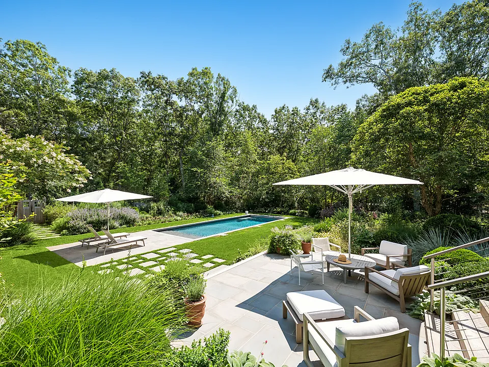 16 Fairway Dr