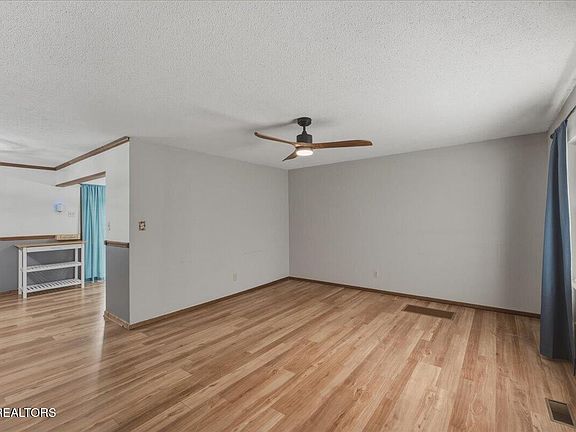 3rd image of 5731 Wooded Acres Dr
