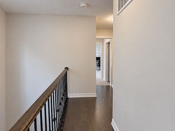 5th image of 10 Morrison Cres