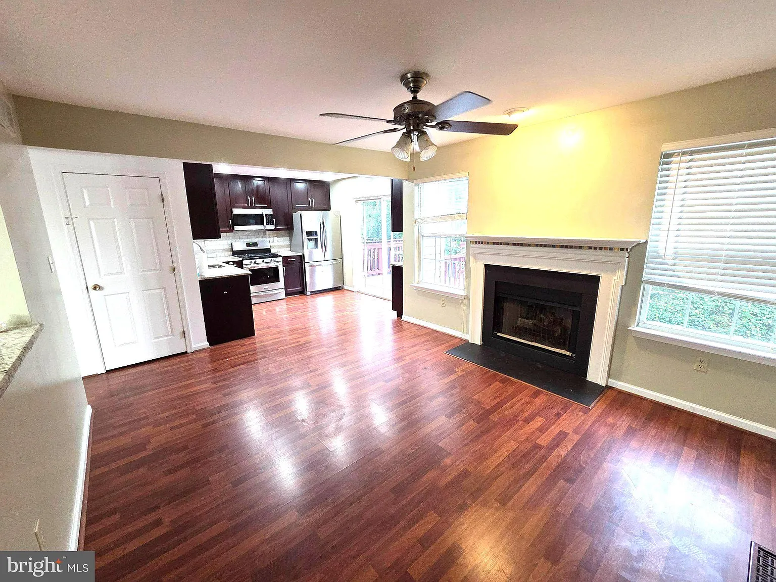 3 bed, 2.5 bath, 1696 sqft, $3,000 — Photo 4