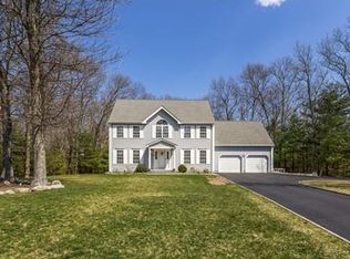 5 Bayberry Ln, Medway, MA 02053